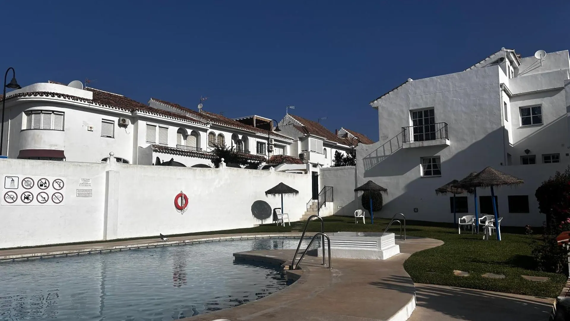 Sunny Fuengirola Villa With Pool & Private Terrace בית נופש