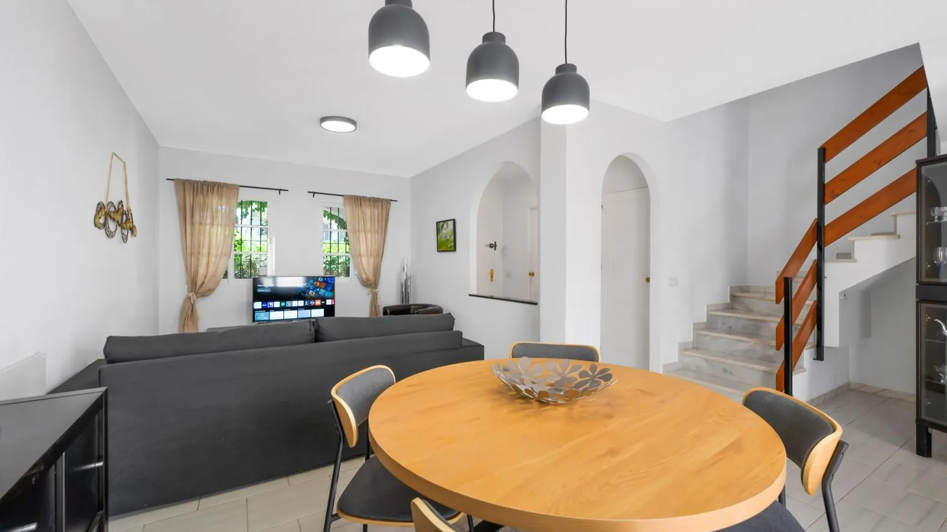 בית נופש Sunny Fuengirola Villa With Pool & Private Terrace